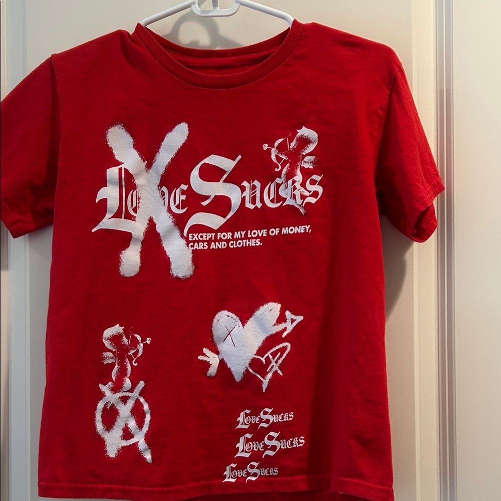Fashion Nova “Love Sucks” graphic Red women’s T-Shirt tee short sleeves size XS